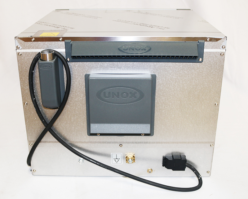 Horno de convección Lisa eléctrico a 110V con 3 parrillas.